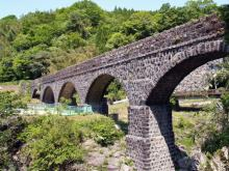 明正井路第一拱石橋(六連水路橋)|九州への旅行や観光情報は九州旅ネット
