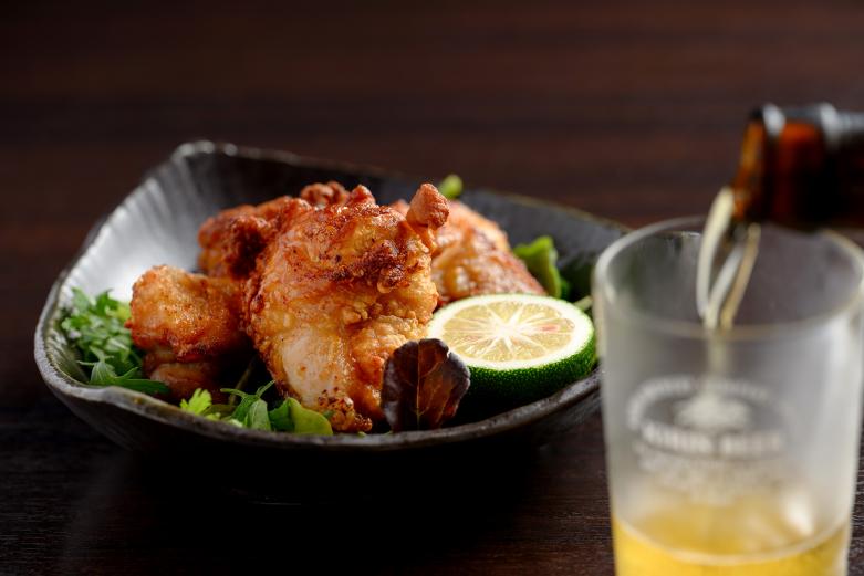 <span style="font-size:12px;">メニューは、名物の「塩からあげ」や「りゅうきゅう」などの郷土料理に加え、「沖縄そば」や旬の一品料理も。<br>どれも小野さんのやさしい手仕事が光る味わいで、地元の日本酒とも好相性。大分らしさをしっかり堪能できる、出張や観光の夜におすすめの一軒です。</span><br><br>