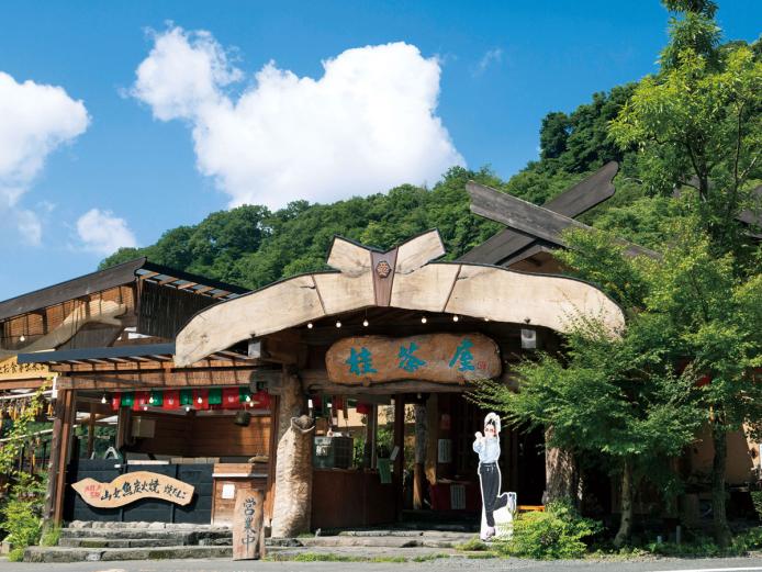 &lt;font color=&quot;#008000 &quot;&gt;&lt;strong&gt;桂茶屋（九重町）&lt;/strong&gt;&lt;/font&gt;&lt;br&gt;&lt;span style=&quot;font-size:14px;&quot;&gt; 名物「ポン姫」が出迎えてくれる峠の茶屋。炭火で焼いた甘～いだんごの香りに誘われて、ちょっと車を停めるもよし。腹ごしらえには「九重“夢”ポーク丼」をどうぞ。&lt;/font&gt;&lt;/span&gt;&lt;br&gt;&lt;br&gt;&lt;br&gt;