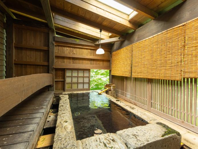 <span style="font-size:18px;"><a href="https://www.visit-oita.jp/spots/detail/9400"target="_blank"><font color="#0033ff">旅荘 小松別荘</font></a></span>