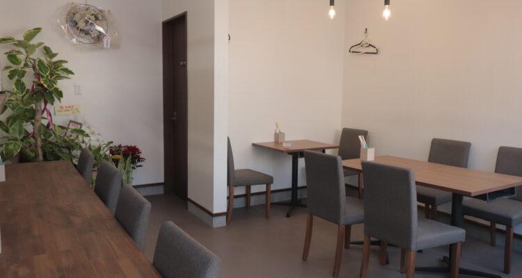 <span style="font-size:16px;"><a href="https://www.instagram.com/arbor_gohanya/"><span style="color:#C9F2E3;"><u>ごはんやARBOR </u></span></a><br ><span style="font-size:12px;"> 『あづまや旅館』敷地内の食事処。昼は地元食材を使ったボリューム満点の日替わりランチ、夜は刺身などお酒に合う居酒屋メニューを提供する。</span><br /><span style="font-size:12px;"><span style="color:#FFFF00;">【スポット情報】</span><br />住所：大分県豊後大野市大野町田中2308-2<br />TEL：090-9601-5790<br />営業時間：11:30～14:00(LO13:30）/18:00～22:00(LO21:30)<br />定休日：水曜※ほか不定休あり</span><br /><br>