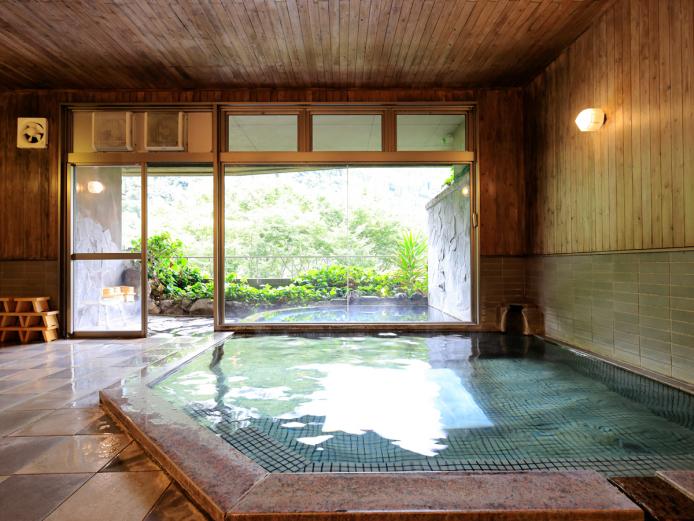 <span style="font-size:18px;"><a href="https://www.visit-oita.jp/spots/detail/9411"target="_blank"><font color="#0033ff">浮羽別館 新紫陽</font></a></span>