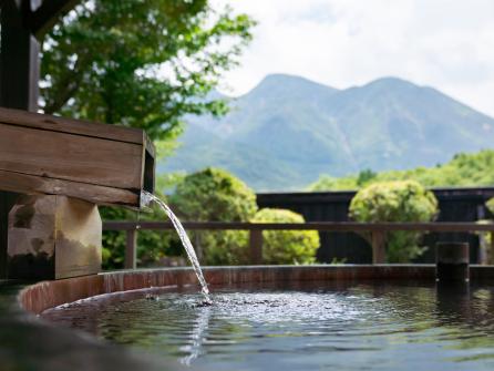山々から吹く風や澄んだ空気、四季折々の自然美に癒される