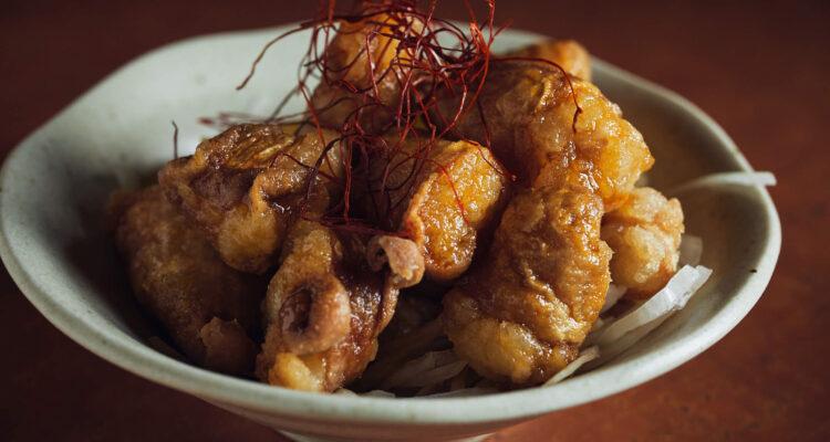 <span style="font-size:16px;"><a href="https://www.instagram.com/izakaya.horiyoshi/"> <span style="color:#C9F2E3;"><u>居酒屋 ほりよし</u></span></a><br > <span style="font-size:12px;">名物「丸腸唐揚げ」は、新鮮な丸腸に甘辛いタレが絡み絶品。鶏キモは砂ずりやハツなど、新鮮な食材を使った料理も充実。また「二階堂」や「耶馬美人」などの大分麦焼酎をいただけます。</span><br /> <span style="font-size:12px;"><span style="color:#FFFF00;">【スポット情報】</span><br /> 住所：大分県中津市島田352-5（日の出町アーケード内）<br /> TEL：0979-24-7577<br /> 営業時間：17:00〜23:00<br /> 定休日：不定</span><br /><br>