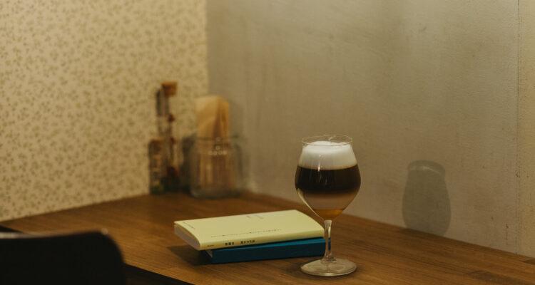 <span style="font-size:16px;"><a href="https://bareishoten.com/ "> <span style="color:#C9F2E3;"><u> Bareishoten </u></span></a><br > <span style="font-size:12px;">約4000冊の本が並ぶブックカフェ。コーヒーだけでなくスイーツも人気です。夜はお酒も飲むことができます。</span><br /> <span style="font-size:12px;"><span style="color:#FFFF00;">【スポット情報】</span><br /> 住所：大分県大分市金池町2-13-13 リザータ金池102 <br /> TEL：090-9484-4542 <br /> 営業時間：13:00～22:00 <br /> 定休日：月・火曜 ※祝日は変更の場合あり</span><br /><br>