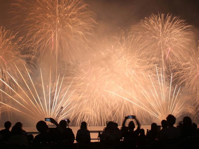 <font color="#800080"><strong>別府市制100周年記念プレ事業 べっぷ火の海まつり </strong></font><br>別府市の夏の風物詩「べっぷ火の海まつり」が今年も開催されます！29日（土）は夜市や飲食ブースなど、30日（日）は夜市、飲食ブースと20：00から納涼花火大会を行います。なお、花火大会では、好評の花火応援席（有料）の販売も行います。混雑も気にせず、大迫力の花火とシンクロする音楽を楽しめるのは花火応援席ならではの醍醐味です！ なお、詳細情報は随時、HPに掲載されますのでこちらをチェックしてくださいね！<hr><span style="font-size:14px;">【DATA】<br >期間／2023年7月29日（土）、30日（日）<br>問合せ／0977-24-2828（べっぷ火の海まつり実行委員会）<br><a href="http://beppu-event.jp/natsuyoi/" target="_blank"><font color="#0033ff">詳細はこちら</font></a></span><br><br>