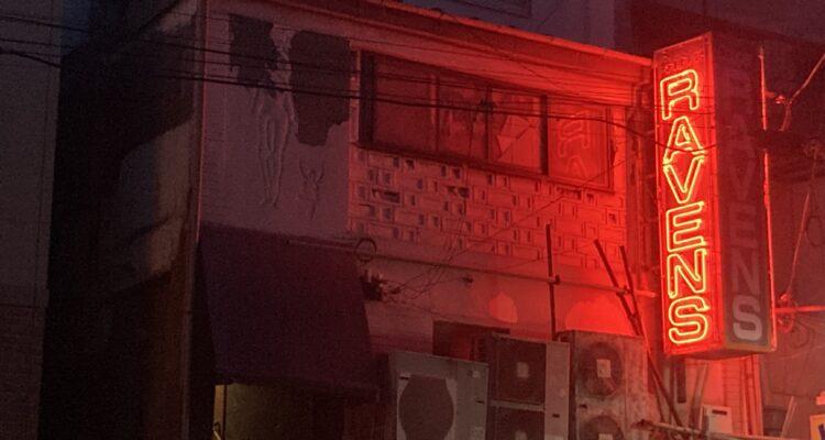 <span style="font-size:16px;"><a href="http://r.goope.jp/copperravens/"><span style="color:#C9F2E3;"><u>別府COPPER RAVENS</u></span></a><br ><span style="font-size:12px;"> 元々キャバレーだったお店を改装したライブハウス。昭和にタイムトリップしたようなレトロ空間で、美味しいお酒と、運がよければ生演奏も見られるかも。</span><br /><span style="font-size:12px;"><span style="color:#FFFF00;">【スポット情報】</span><br />住所：大分県別府市元町 8-10 2階<br />TEL：090-3735-4503<br />営業時間：20:00～深夜2:00<br />定休日：月曜</span><br /><br>