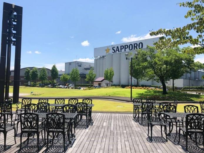 &lt;font color=&quot;#800080&quot;&gt;&lt;strong&gt;サッポロビール九州日田工場&lt;/strong&gt;&lt;/font&gt;（日田市）&lt;br&gt;&lt;strong&gt;美味しい水から生まれた、できたてビールを味わおう&lt;/strong&gt;&lt;br&gt;水郷日田の美味しい水を100％使用した、日田ならではのできたてビールが味わえるほか、無料で「ヱビス」の歴史が見られるギャラリーやブランドストーリーを映像で楽しめるシアター（有料）など、サッポロビールの魅力に触れることができます。また敷地内には、ビールと北海道の味覚が楽しめるレストラン『日田森のビール園』もあります。&lt;br&gt;&lt;hr&gt;&lt;strong&gt;【DATA】&lt;/strong&gt;&lt;br&gt;住所：日田市大字高瀬6979／電話：0973-25-1100／アクセス：日田ICから車で約15分&lt;br&gt;&lt;a href=&quot; https://www.sapporobeer.jp/brewery/kyushuhita/ &quot; target=&quot;_blank&quot;&gt;&lt;font color=&quot;#0033ff&quot;&gt;&lt;strong&gt;詳細はこちら&lt;/strong&gt;&lt;/font&gt;&lt;/a&gt;&lt;br&gt;&lt;br&gt;&lt;br&gt;