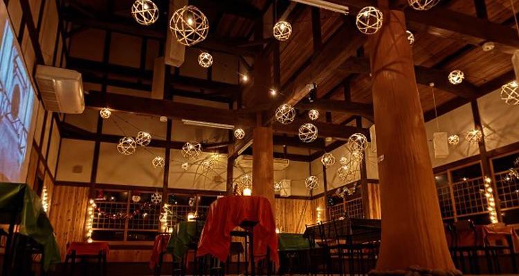 <span style="font-size:16px;"><a href="https://www.instagram.com/kominkacafe_nagomi.oita/"> <span style="color:#C9F2E3;"><u>古民家カフェ 和/NAGOMI 大分店</u></span></a><br > <span style="font-size:12px;"> 落ち着いた夜の時間を過ごせる古民家カフェ。深夜3時まで営業しており、キャンドルの灯りだけで過ごすキャンドルルームや、リラックスできるハンモック席も魅力。</span><br /> <span style="font-size:12px;"><span style="color:#FFFF00;">【スポット情報】</span><br /> 住所：大分県宇佐市安心院町東椎屋1050-7<br /> TEL：080-3377-5572<br /> 営業時間：20:00〜深夜3:00（LO：2:30）<br /> 定休日：なし</span><br /><br>