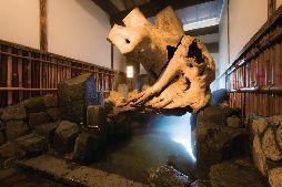 <span style="color:#C9F2E3;">野田温泉</span></a><br ><span style="font-size:12px;"> コイン式で、いつでも新鮮なお湯が楽しめる。自然石をくりぬいた「姫湯」や、大樽の「たる湯」、「けやきの湯」など、12種の家族湯が揃う。</span><br /><span style="font-size:12px;"><span style="color:#FFFF00;">【スポット情報】</span><br />住所：大分県玖珠郡玖珠町山田2641-3<br />TEL：0973-72-2215<br />営業時間：11:00～22:00、土日曜10:00～23:00<br />定休日：なし</span><br /><br>