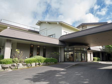 国立公園内に佇むホテルは、野菜たっぷりの会席料理も好評