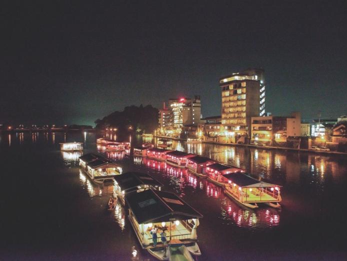 &lt;a href=&quot; https://www.visit-oita.jp/topics/detail/575#night&quot;target=&quot;_blank&quot;&gt;&lt;font color=&quot;#0033ff&quot;&gt;【ミッドナイトおおいた】&lt;br&gt;夜も冷めないおもてなし&lt;/font&gt;&lt;br&gt;夜も思いっきり楽しめる、とっておきスポットをご紹介。今回は星空観察や夜景スポットなどが楽しめる情報をお届けします。&lt;/a&gt;