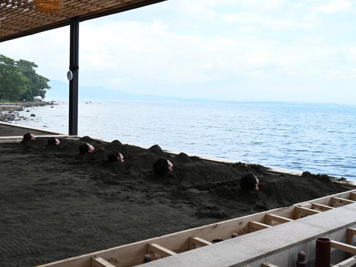 <a href=" https://www.visit-oita.jp/topics/detail/577#onsen"target="_blank"><font color="#0033ff">【おんせん県おおいた 湯めぐり旅】<br>編集部おすすめ温泉を紹介！</font><br>温泉の源泉数・湧出量共に日本一の別府エリアで、ちょっと変わった個性的な温泉をご紹介します。</a>