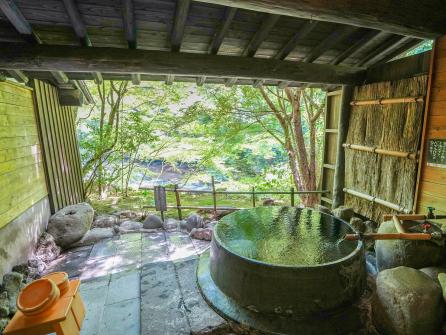貸切の「かま湯」はジャグジー付でリゾート気分