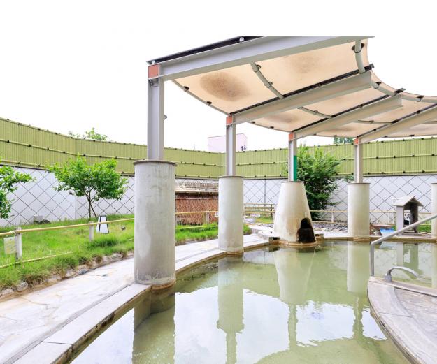 <span style="font-size:18px;"><a href="https://www.visit-oita.jp/spots/detail/9345"target="_blank"><font color="#0033ff">はなの樹 RIVER TERRACE </font></a></span>