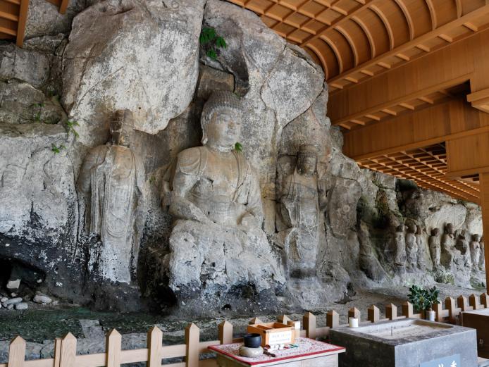 ▲石仏群は４群に分かれ、どれも傑作秀作ぞろいで、表情豊かな御仏の姿は、みる者の心にやすらぎを与えてくれます