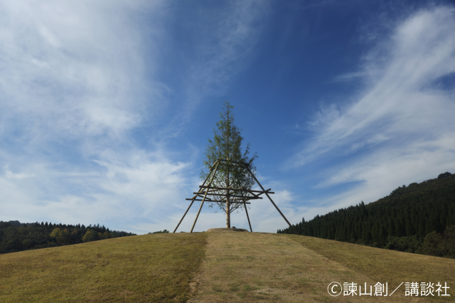 <font color="#A52A2A"><strong>田来原（たらいばる）美しい森づくり公園</strong><br> </font>美しい森づくり公園 ここでは作品のなかに登場する「あの丘の木」をイメージしたメタセコイアが、TVアニメ『進撃の巨人』10周年を記念して植えられています。この木は2023年に植えられ、側には石のモニュメントも飾られています。 また、公園内にはウォーキングコースや広い芝生が整備されており、のんびりとした時間を過ごせます。<br><a href="https://shingeki-hita.com/spot/023.html" target="_blank"><font color="#0033ff">詳細はこちら</font></a><br>