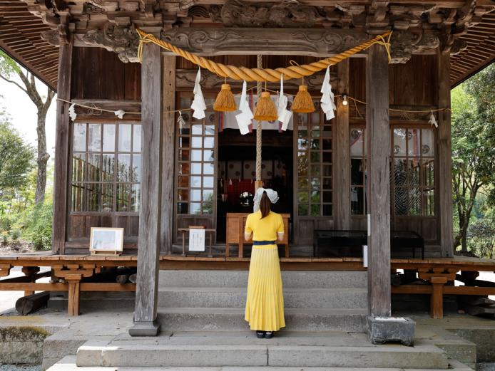 ▲「三日月の滝ものがたり」の伝説が伝らえる神社