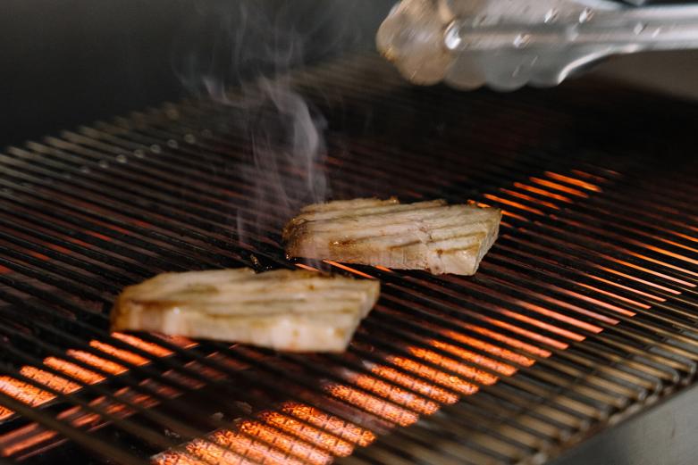 <span style="font-size:12px;">最後は、編集者おすすめの中華そばをいただきましょう。<br> <br> 直火で焼かれた豚肩ロースのチャーシューが乗った中華そばも、冷麺と１、２位を争う人気メニューなのだそう。これから寒くなる時期は、やっぱりあたたかいラーメンが恋しくなります。</span><br><br>