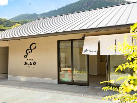 外観_別府ICから車で1分の好立地な場所にあります。