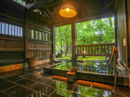 湯小屋の貸切露天にも、時間が許す限りのんびり入りたい