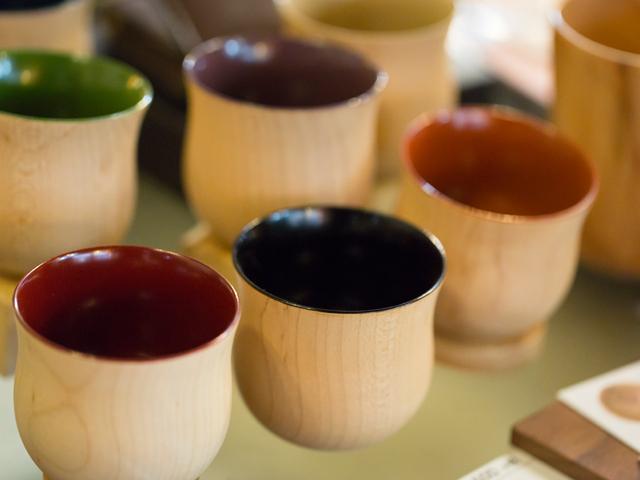 <font color="#ff1493"><strong> Life design shop Areas </strong></font><br>豆田散策での楽しみの一つが、雑貨屋さん巡り。『Life design shop Areas』は、日田の職人・メーカーと一緒に開発した家具や、日田杉からつくった雑貨を集めたセレクトショップ。伝統に新しい感性をプラスしたセンスの良いお土産を見つけよう。<hr><span style="font-size:14px;"><strong>【DATA】 </strong><br /> 住所／日田市豆田町7-20<br>電話／050-1048-7757<br>駐車場／なし<br>アクセス／日田ICから車で約5分<br /><a href="http://www.hi-count.net/areas.html" target="_blank"><font color="#0033ff">詳細はこちら</font></a></span>