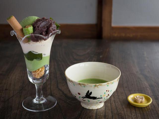 <font color="#ff1493"><strong>丹羽茶舗喫茶室</strong></font><br>明治26年創業の老舗『丹羽茶舗』に隣接する和風喫茶。自家製の抹茶アイスとプリン・ほうじ茶アイス・あんこまでお手製の「特製抹茶パフェセット」は、抹茶と干菓子が付いて欲張りさんも大満足☆季節替わりのお菓子を選べるお茶セットもおすすめです。<hr><span style="font-size:14px;"><strong>【DATA】 </strong><br /> 住所／中津市京町1丁目<br>電話／0979-22-0123<br>駐車場／市営P利用<br>アクセス／定留ICから車で約20分<br /><a href="http://niwachaho.jp/kissa" target="_blank"><font color="#0033ff">詳細はこちら</font></a></span>