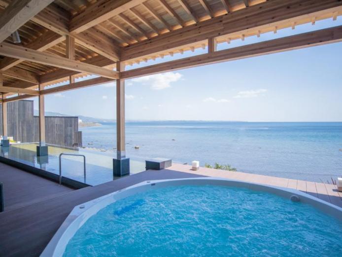 &lt;a href=&quot; https://www.visit-oita.jp/topics/detail/527&quot; target=&quot;_blank&quot;&gt;&lt;font color=&quot;#800080&quot;&gt;気分爽快！開放感たっぷりな露天風呂&lt;/font&gt;&lt;br&gt;眺望抜群、開放感たっぷりの露天風呂で、絶景を楽しみながらリフレッシュしませんか。&lt;br&gt;&lt;br&gt;