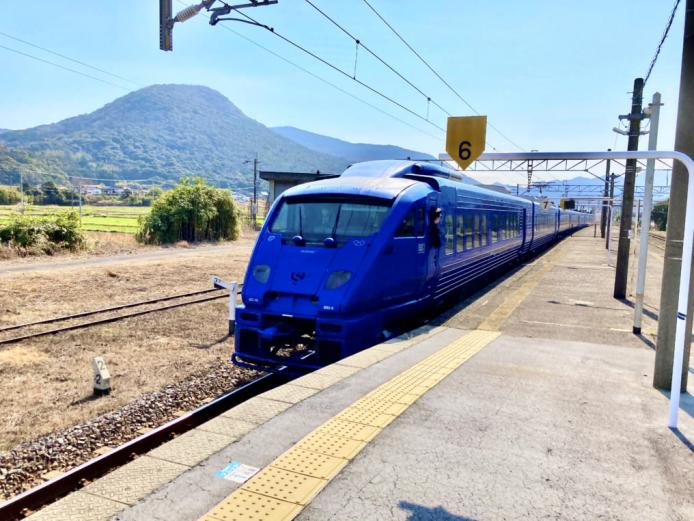 まずは博多から特急ソニックで約１時間30分の宇佐駅へ。