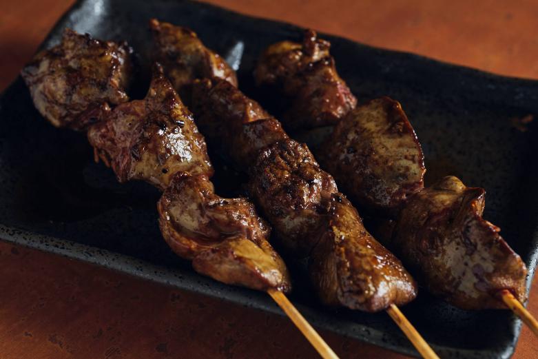 <span style="font-size:12px;"><font color="ffffff"> 「きも」132円。<br> ふわふわ食感の「きも」は、しっかり染み込んだタレが絶品です。</font></span><br><br>