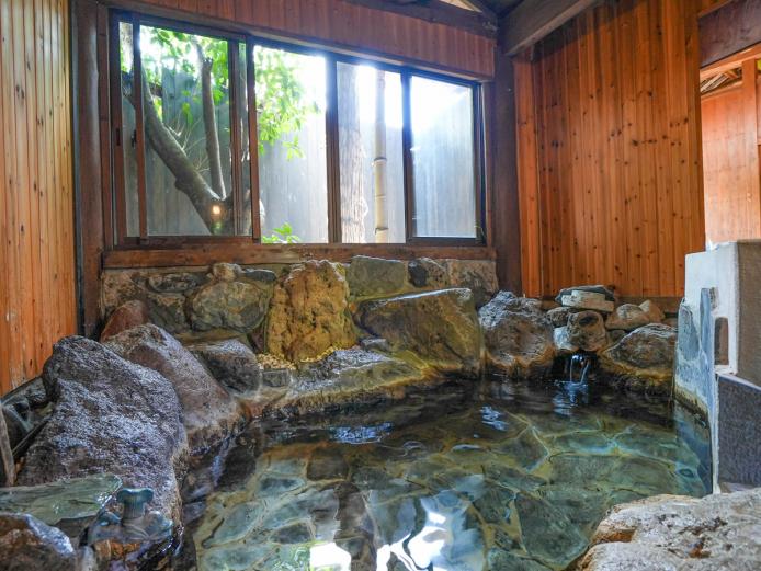 <span style="font-size:18px;"><a href="https://www.visit-oita.jp/spots/detail/9392"target="_blank"><font color="#0033ff">癒しの宿 鷹勝</font></a></span>