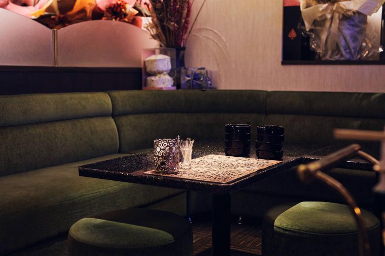 <span style="font-size:12px;"><font color="ffffff">「華都会メンバーでまちのゴミ拾いをしよると、若い男の子たちも私たちに続いて拾ってくれているのがうれしいですね。『こういう気持ちが大事なんよ〜。お願いしますね〜』とか言いながら、まちの雰囲気を少しずついい方向に変えてこられたんやないかなぁ。継続は大切。これからもゴミ拾いは続けていきたいです」</font></span><br><br>