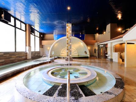 旅館『ひぜんや』に併設された「豊後の湯」。こちらも湯船がバラエティ豊か