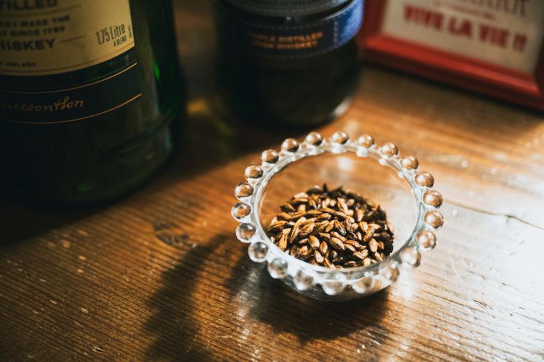 <span style="font-size:12px;">ドイツ産のオーガニック麦芽をローストした自家製おつまみは、ビールのお供に最高です。</span>