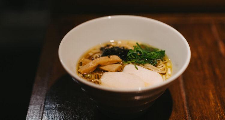 <span style="font-size:16px;"><a href="https://www.instagram.com/noodlefactory.life/"> <span style="color:#C9F2E3;"><u>ヌードル ファクトリー ライフ</u></span></a><br > <span style="font-size:12px;"> 人気は地鶏「おおいた冠地どり」の鶏ガラで引いた出汁に、大分産の醤油ダレを合わせたスープがあとを引く「醤油」ラーメン。チャーシューや水餃子などのおつまみもあり、ラーメンだけでなくビールとの相性も◎。</span><br /> <span style="font-size:12px;"><span style="color:#FFFF00;">【スポット情報】</span><br /> 住所：大分県別府市元町5-8 <br /> TEL：0977-51-4054 <br /> 営業時間：11:30〜13:30(LO)、19:00〜24:30(LO) <br /> 定休日：月曜、火曜のランチ</span><br /><br>