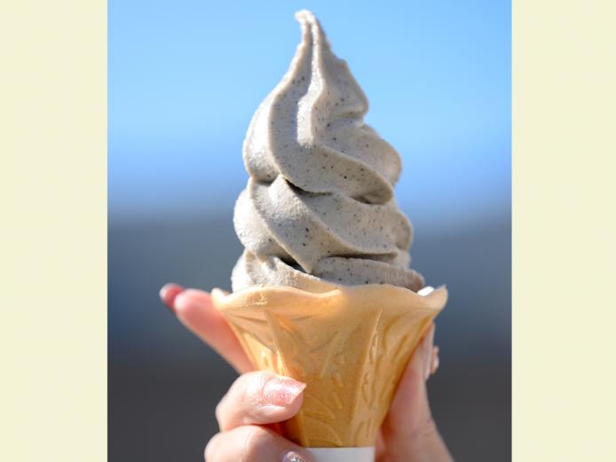 ▲「セメントソフト」380円。かすかに香るヒマワリの種の香りと風味を楽しんで