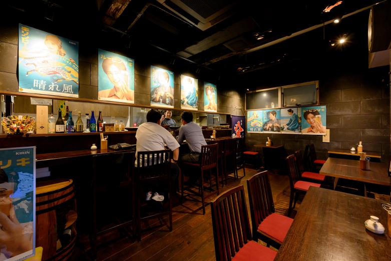 <span style="font-size:12px;">カウンター席のほかテーブル席もあります。地酒や地ビールなどもそろっているので、自慢の料理と共にゆっくり楽しんで。</span><br><br>