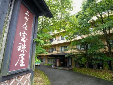 玄関付近に水汲み場があり、九重町の湧水も味わえる“名水の宿”