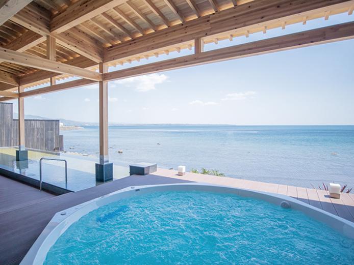 &lt;font color=&quot;#800080&quot;&gt;&lt;strong&gt;AMANE RESORT SEIKAI（潮騒の宿 晴海）&lt;/strong&gt;&lt;/font&gt;&lt;br&gt;海に面した開放感のある露天風呂「潮騒の湯」は、手が届きそうなほど近くに波が寄せ、肩まで湯舟に浸かれば、まるで海に浮いているような不思議な感覚に包まれる。晴れた日には大分市や遠く国東半島まで眺めることもでき、夜はきらめく夜景が楽しめる。&lt;hr&gt;&lt;span style=&quot;font-size:14px;&quot;&gt;【DATA】&lt;br &gt;・住所／別府市上人ケ浜町6-24&lt;br&gt;・電話／0977-66-3680&lt;br&gt;・種類／内湯、露天、サウナ&lt;br&gt;・泉質／ナトリウム-塩化物泉&lt;br&gt;&lt;a href=&quot; https://www.seikai.co.jp/ &quot; target=&quot;_blank&quot;&gt;&lt;font color=&quot;#0033ff&quot;&gt;詳細はこちら&lt;/font&gt;&lt;/a&gt;&lt;/span&gt;&lt;br&gt;&lt;br&gt;