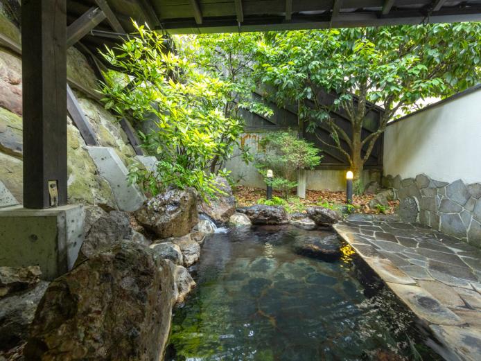 <span style="font-size:18px;"><a href="https://www.visit-oita.jp/spots/detail/9395"target="_blank"><font color="#0033ff">旅館 まるや</font></a></span>