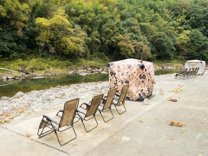 ▲クールダウンには、奥岳川の清流を水風呂として利用するのもOK。テントサウナもあります。
