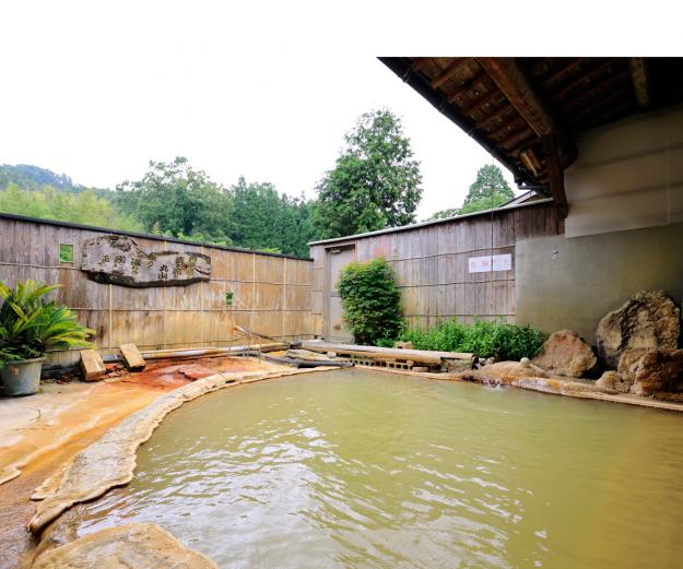 <span style="font-size:18px;"><a href="https://www.visit-oita.jp/spots/detail/9368"target="_blank"><font color="#0033ff">旅館 中村屋</font></a></span>