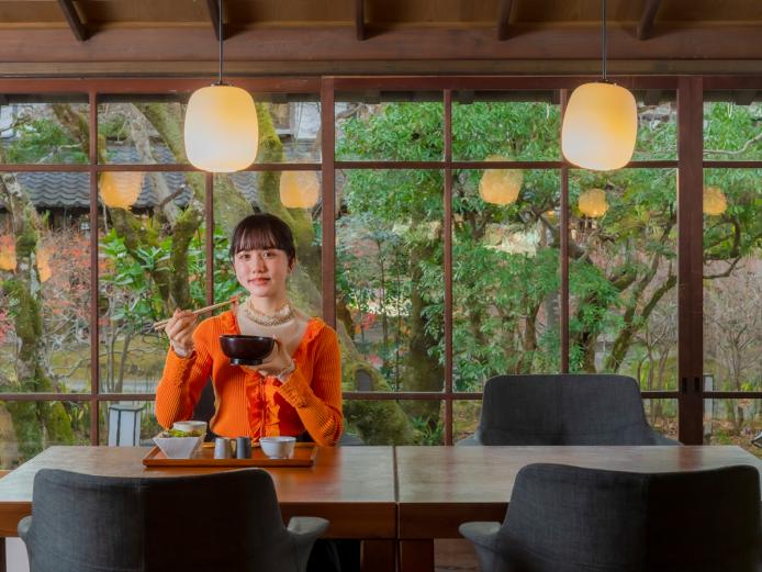 ▲自然林の中で心休まる時間を過ごすことができる