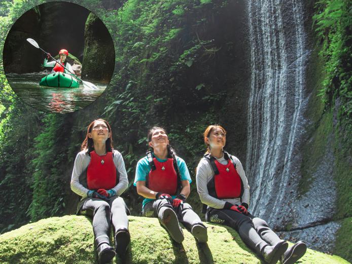 <font color="#800080"><strong>由布川峡谷パックラフト</strong></font>（由布市）<br>超軽量ボートで、由布川峡谷の奥深くを目指し冒険する「パックラフトツアー」。所要時間は約4時間30分で、ボートを担いで歩いたり、巨岩を越えたり…と体力が必要なコースですが、その先には自然が創り出した神秘的な岩壁など、数々の美しい景観に出会えます！<hr><span style="font-size:14px;"><strong>【DATA】</strong><br />住所／由布市挾間町朴木<br>電話／097-529-7523（ユフイズム 9:00～17:00）<br>期間／5月～11月<br>料金／大人１人18,000円<br>駐車場／10台<br>交通アクセス／大分ICから車で約30分<br ><a href=" https://www.yufuism.jp/" target="_blank"><font color="#0033ff">詳細はこちら</font></a></span><br><br>