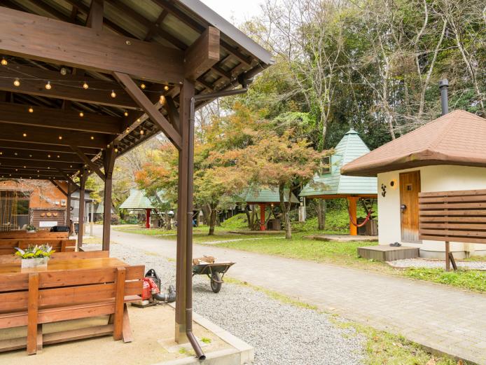 ▲川遊び、BBQ、ラフティングなどが楽しめる自然豊かな宿泊施設。