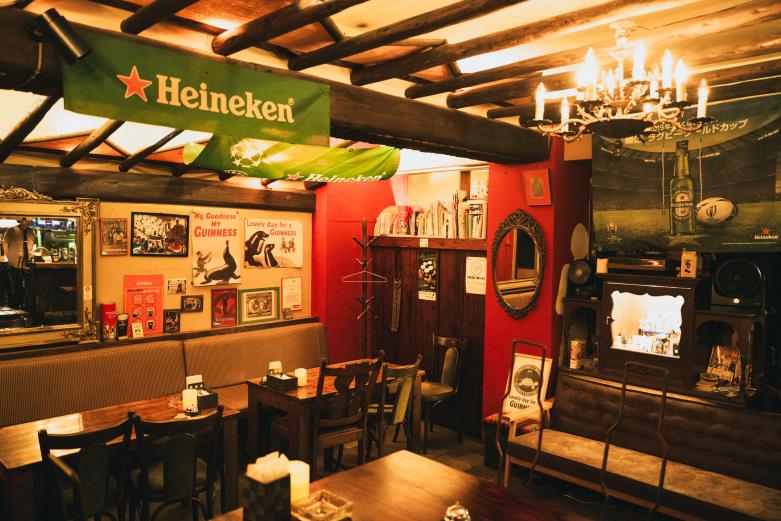 <span style="font-size:12px;">そのうえマスターの髙橋範彦さん、通称マチオさんは、アイルランドのダブリン最古のパブといわれる〈The Brazen Head〉（1198年設立）でビールを注いだこともあるという、とんでもない経歴を持ったビールマスターなのです。</span><br><br>