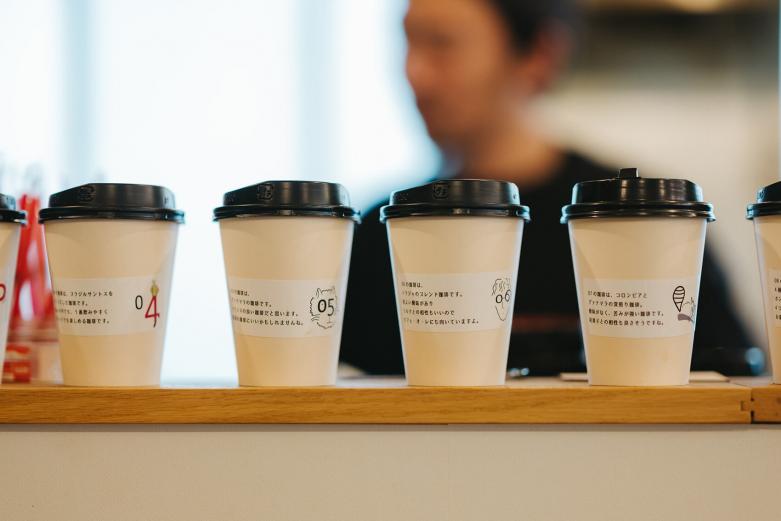 <span style="font-size:12px;"><font color="ffffff"> オリジナルブレンド「1」に次ぐ人気ブレンドはコーヒーの苦味が強調された「7」。</font></span>