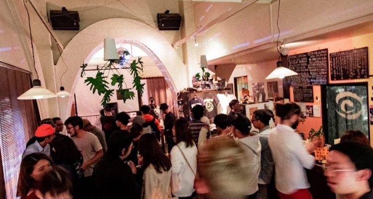 <span style="font-size:16px;"><a href="https://www.instagram.com/creolecafe_beppu/ "> <span style="color:#C9F2E3;"><u>CREOLE CAFÉ</u></span></a><br > <span style="font-size:12px;">別府の週末の夜遊び場といえば別府タワー。その別府タワーの１Fという立地もあり、人気のお店です。別府の夜を心ゆくまで楽しめます。</span><br /> <span style="font-size:12px;"><span style="color:#FFFF00;">【スポット情報】</span><br /> 住所：大分県別府市北浜3-10-2 別府タワー1F <br /> TEL：0977-85-8322 <br /> 営業時間：11:30～14:00／19:00～23:30 <br /> 定休日：木曜日</span><br /><br>