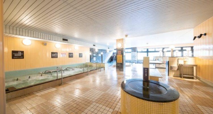 <span style="font-size:16px;"><a href="https://diamondgroup.co.jp/yamanaminoyu/beppu/ "> <span style="color:#C9F2E3;"><u>別府鉄輪温泉やまなみの湯</u></span></a><br > <span style="font-size:12px;">土・日曜、祝日は24時間営業が嬉しい温泉です。 サウナは山の湯、海の湯合わせて計6種類のサウナがあり、充実度は別府でトップクラスです。</span><br /> <span style="font-size:12px;"><span style="color:#FFFF00;">【スポット情報】</span><br /> 住所：大分県別府市北中7-2 ダイヤモンドビル1F <br /> TEL：0977-67-4126 <br /> 営業時間：12：00～翌8 : 40（月2回月曜日は15:00より開店）土日、祝日は24時間営業</span><br /><br>