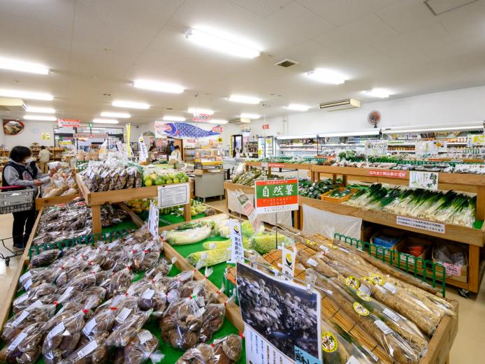 ▲玖珠町の魅力ある品々がズラリ